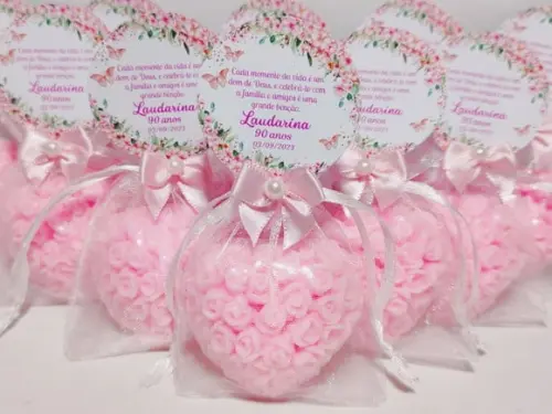 Lembrancinha de Aniversário 90 Anos: Sabonete Coração Floral
