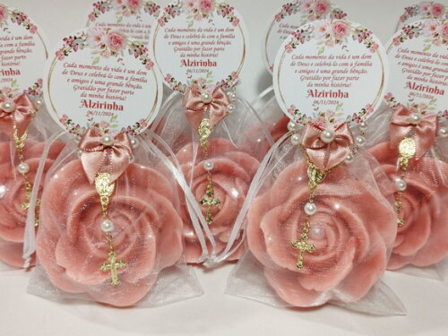 Lembrancinha 80 Anos: Sabonete Rosa Elegance com Mini Terço