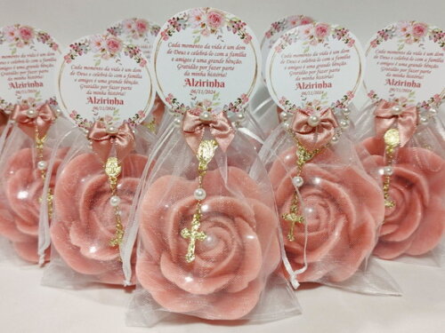 Lembrancinha 80 Anos: Sabonete Rosa Elegance com Mini Terço