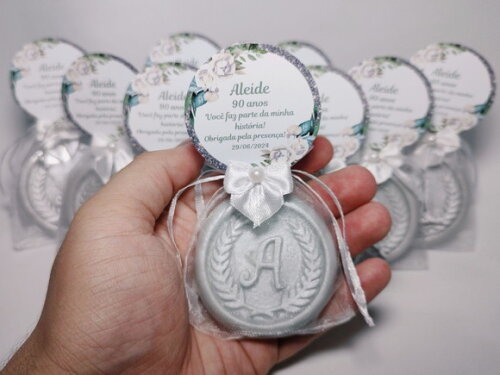 Lembrancinha 90 Anos: Sabonete Letra Inicial Personalizada