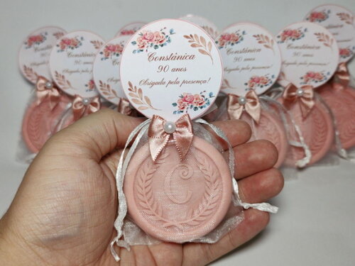 Lembrancinha 90 Anos: Sabonete Letra Inicial Personalizada