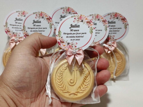 Lembrancinha 90 Anos: Sabonete Letra Inicial Personalizada