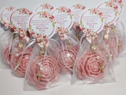 Lembrancinha 90 Anos: Sabonete Rosa Delicada Luxo com Terço