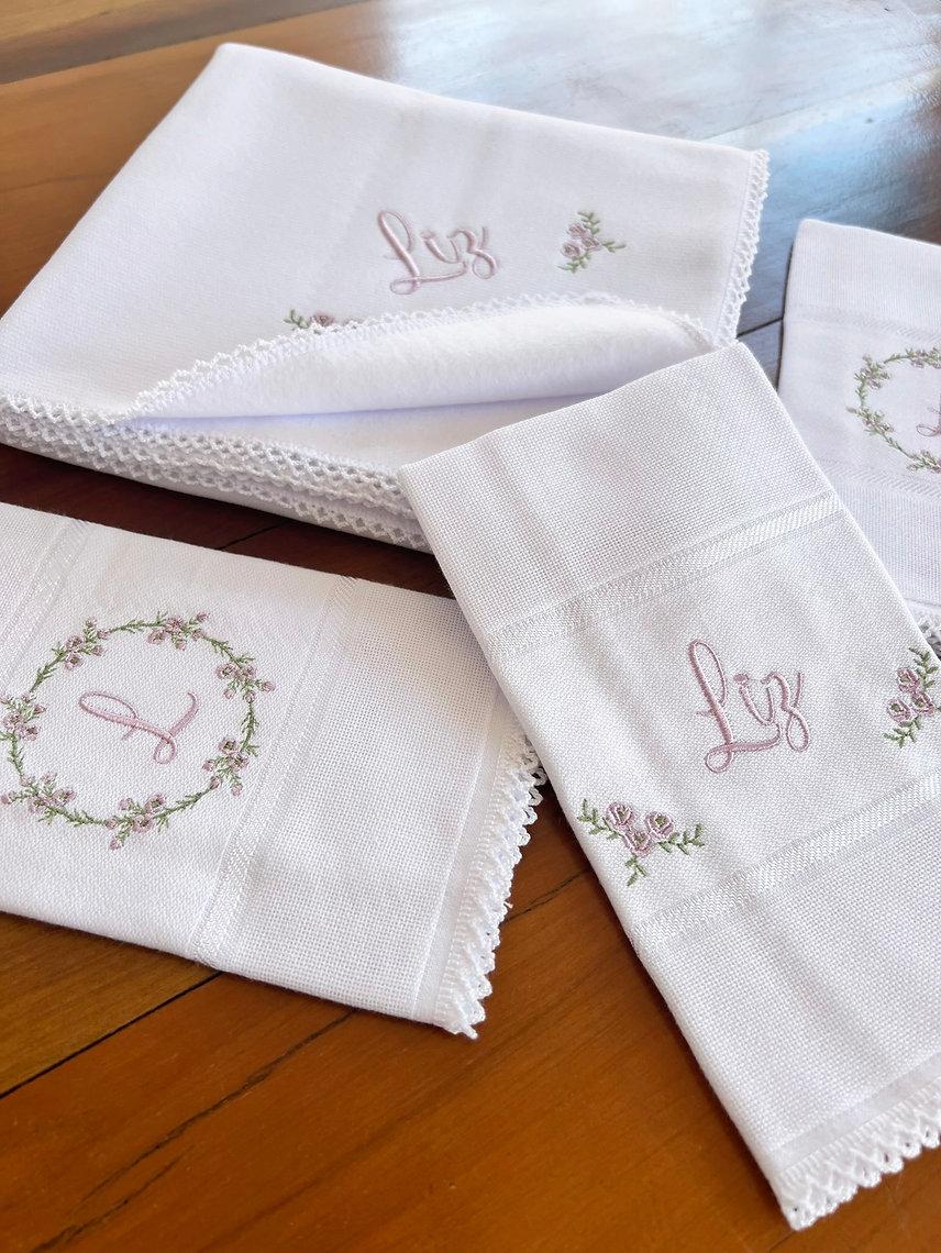 Kit enxoval personalizado floral lilás - 4 peças