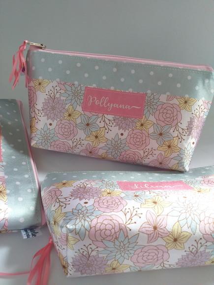 Estojo Midi Toque Acetinado Floral Pastel