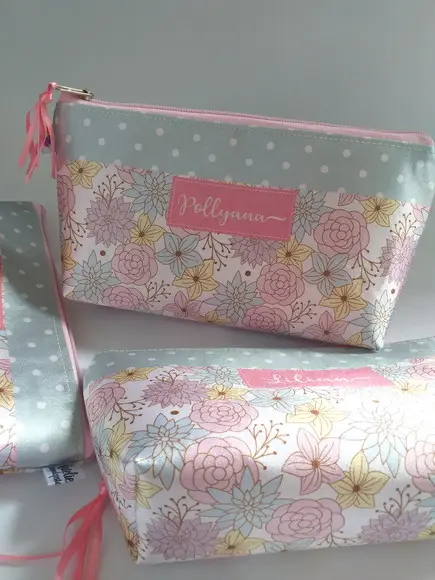Estojo Midi Toque Acetinado Floral Pastel