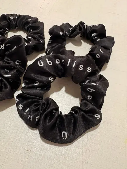 Xuxinha de Cetim Personalizada com Tag