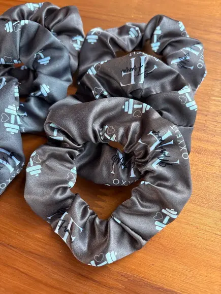 Xuxinha de Cetim Personalizada com Tag
