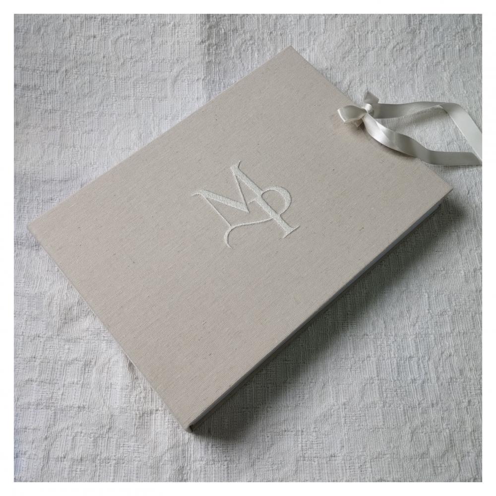 Livro de Assinaturas - Guestbook com Monograma e Data Bordados A5