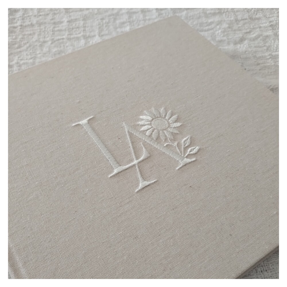 Livro Casamento Quadrado com Bordado Capa e Lombada