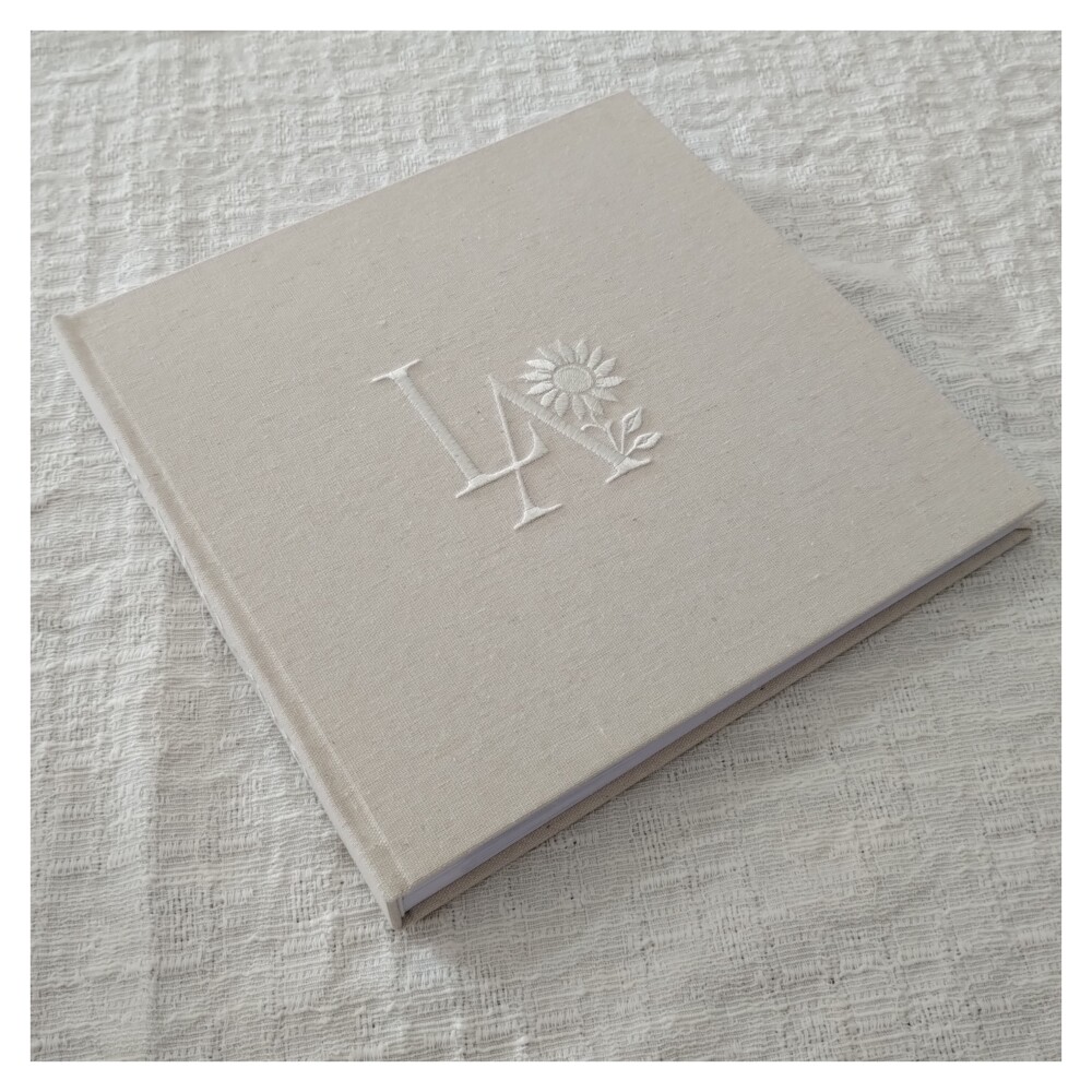 Livro Casamento Quadrado com Bordado Capa e Lombada