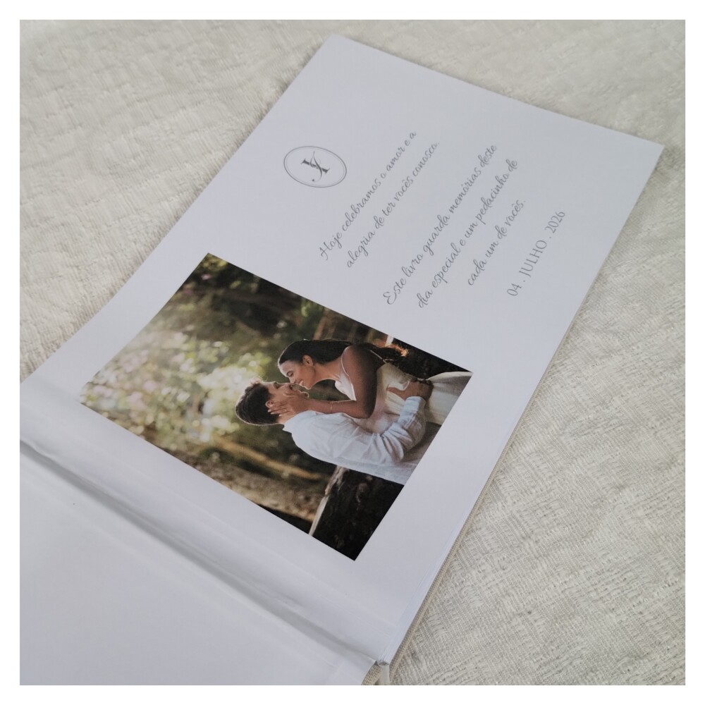Livro Casamento com Monograma na Capa e Data na Lombada Bordados