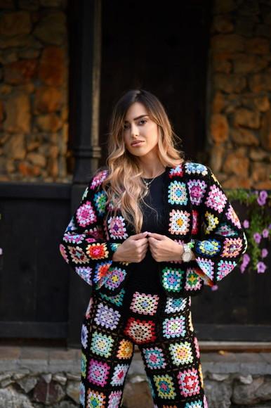 Conjunto cardigan e calça em crochê