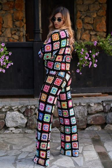 Conjunto cardigan e calça em crochê