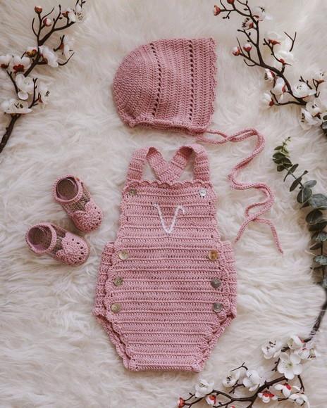 Conjunto de bebê em crochê