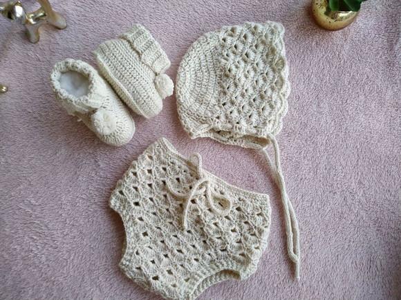 Conjunto de bebê em crochê