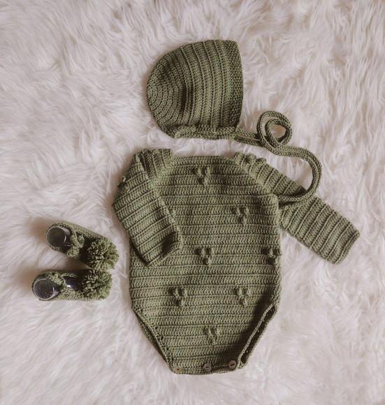 Conjunto macaquinho de crochê bebe