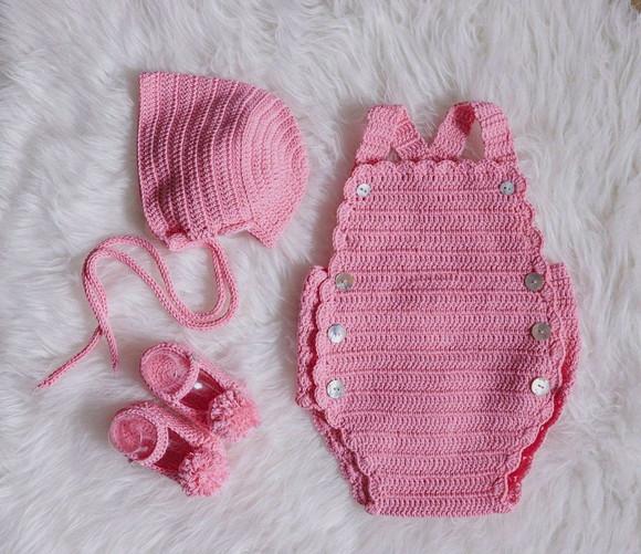 Conjunto macaquinho de crochê para bebê