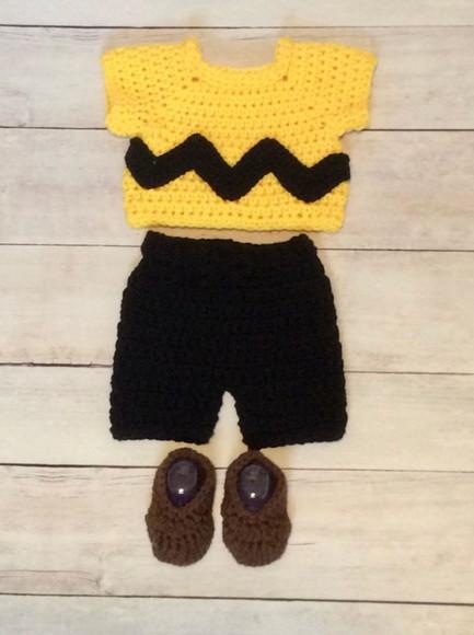 Fantasia Charlie Brown em Crochê