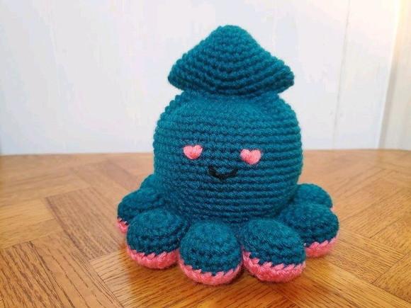 Lula reversível de crochê amigurumi