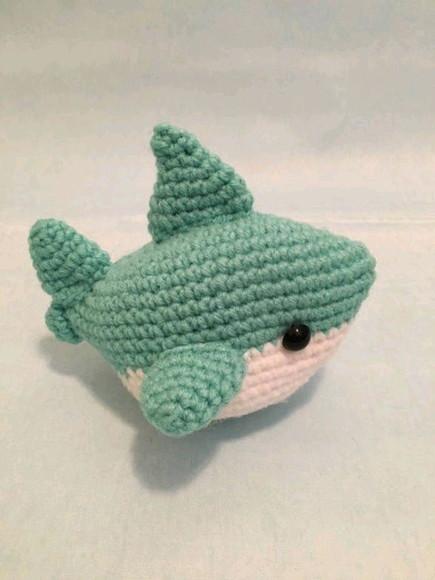 Tubarão de croche amigurumi