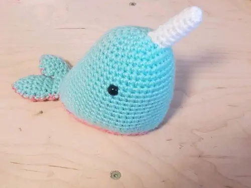 Baleia Narval de crochê amigurumi