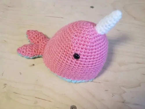 Baleia Narval de crochê amigurumi