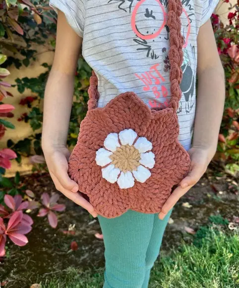 Bolsa Flor em Crochê Infantil