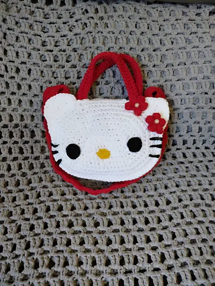Bolsinha em Crochê da Hello Kitty