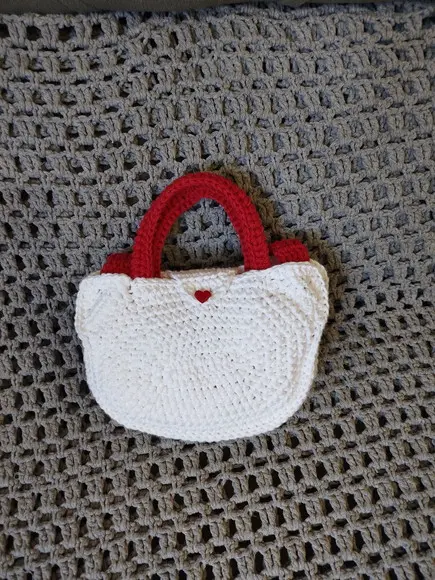 Bolsinha em Crochê da Hello Kitty