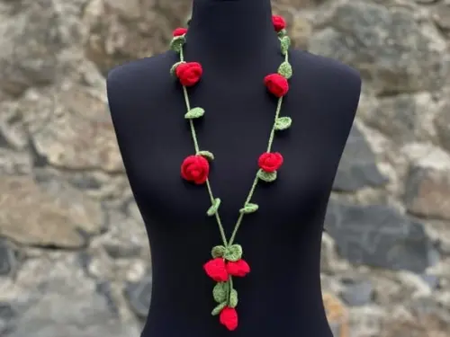 Colar de crochê