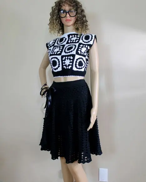 Conjunto Blusa + Saia em Crochê