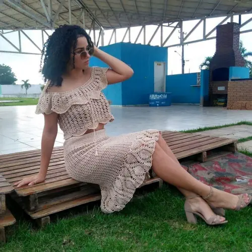Conjunto Blusa/ Saia em Crochê