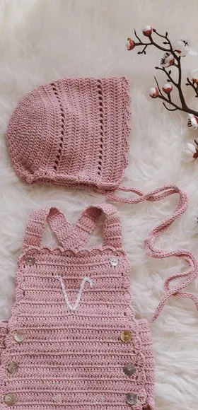 Conjunto de bebê em crochê