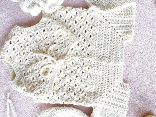 Conjunto de bebê em crochê