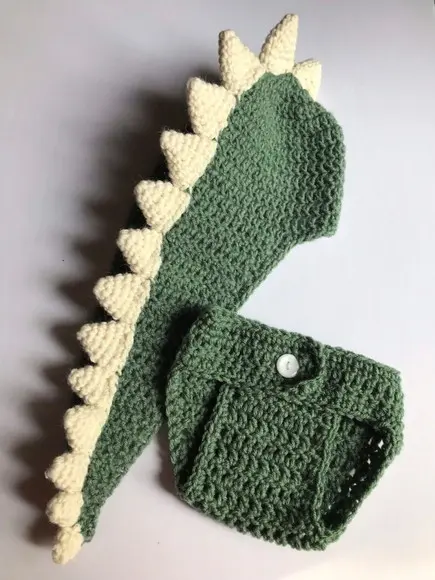 Fantasia dinossauro em crochê