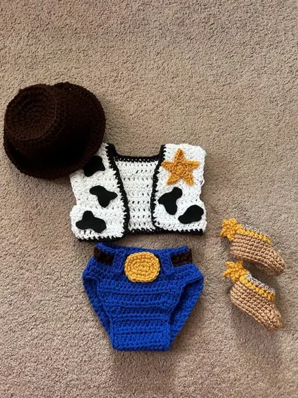 Fantasia Woody Toy Story em Crochê