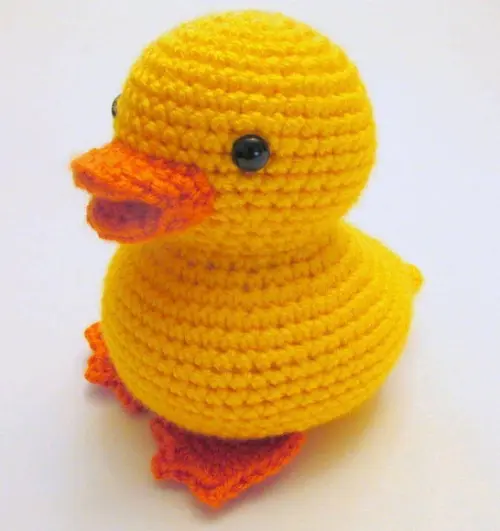 Patinho de crochê amigurumi