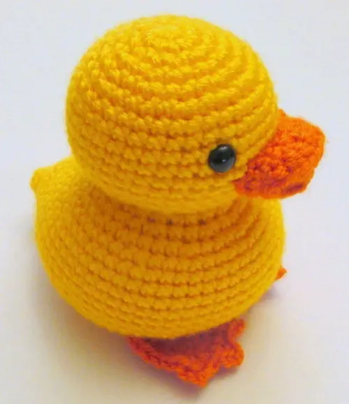 Patinho de crochê amigurumi