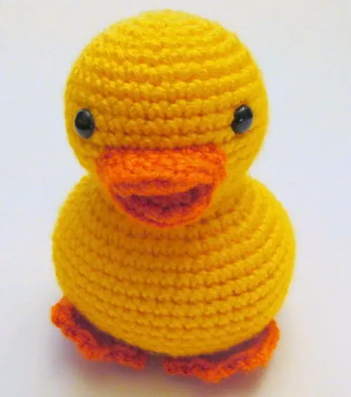 Patinho de crochê amigurumi