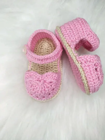 Sapatinho de bebê em crochê