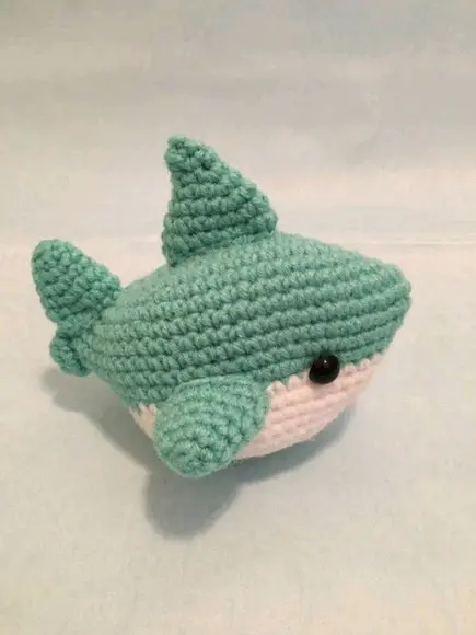 Tubarão de croche amigurumi
