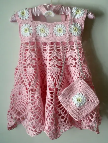 Vestido de crochê infantil