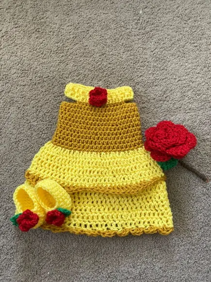Vestido Fantasia Bela e a Fera em Crochê