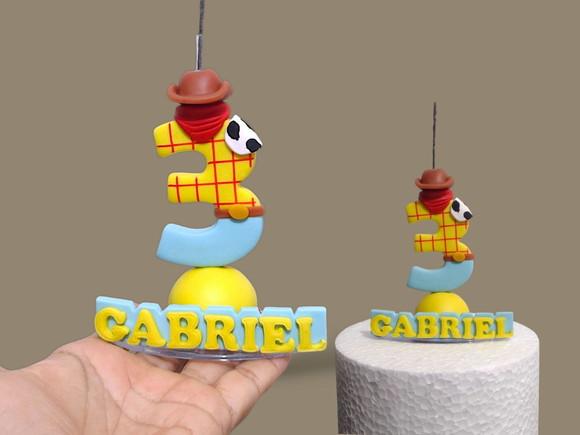 Vela de aniversário Xerife Story personalizada