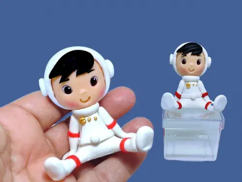 Menino astronauta em biscuit