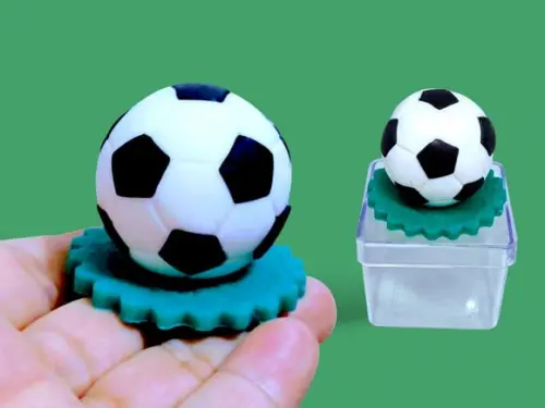 Lembrancinhas de futebol em biscuit