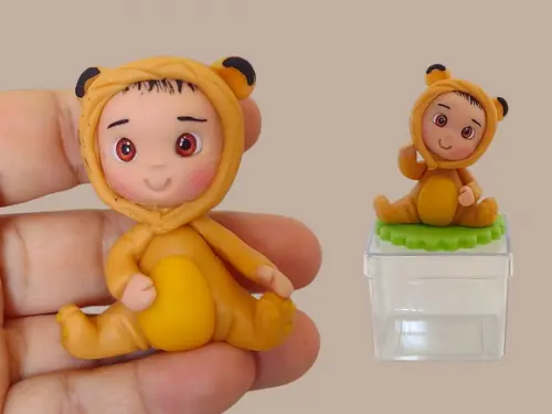 Boneco personalizado com pijaminha de leão - tema safari em bisc