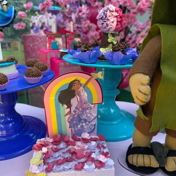 Caixa Cenário Personalizada no Tema Encanto Isabela!