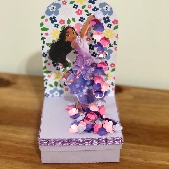 Caixa Cenário Personalizada no Tema Encanto Isabela!